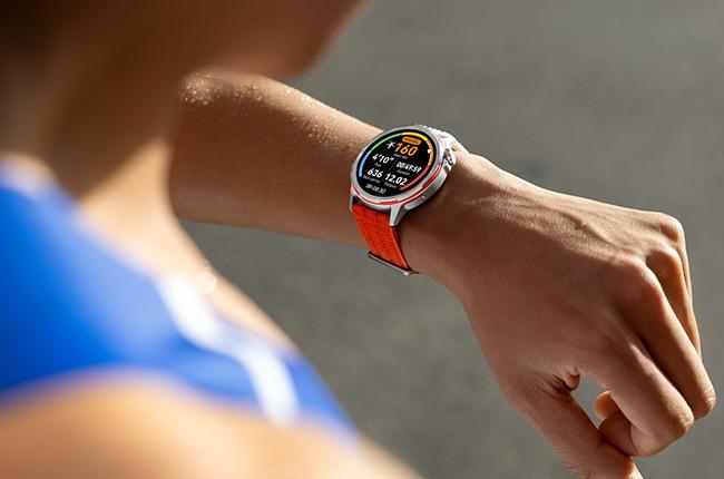 HUAWEI GT Runner 2 43mm Dusk Blue Smartwatch design