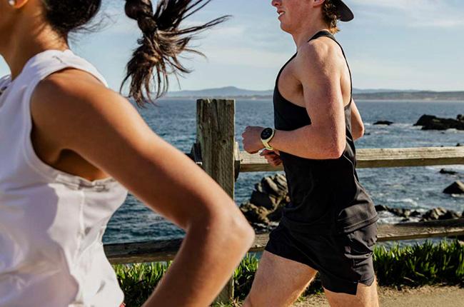 GARMIN Forerunner 70 43mm AMOLED Smartwatch